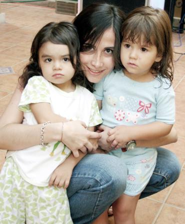 15062006 
Maricarmen Fahur, Ana Sofía Rodríguez y Romina Russek