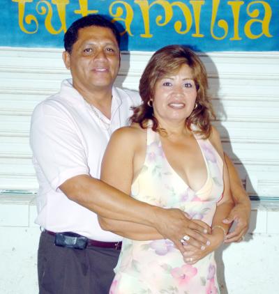 15062006 
Martha Rangel de Duarte y Román Duarte.