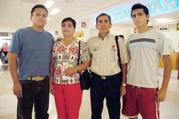 14062006 
La familia Mendoza Mejía viajó a México DF.