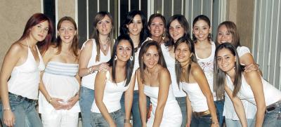 16062006 
Ileana Villa, celebró su cumpleaños con una fiesta, acompañada por un grupo de amigas.