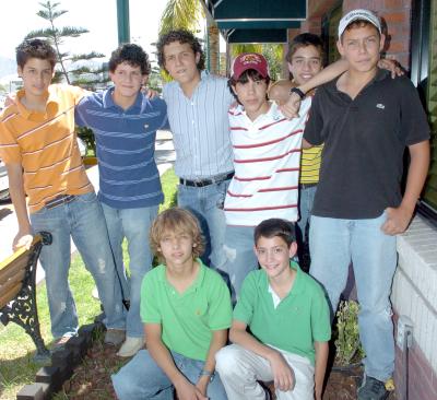 17062006 
Andrés, Daniel, Abel, Toufik, Carlos,Alfonso, Hernán y Santiago.