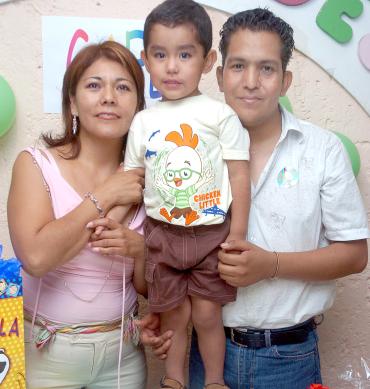 18062006 
Gael Fernando Mireles Rodríguez festejó su tercer cumpleaños junto a sus papás.