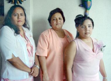 20062006 
Silvia Ivette de León Gándara, fue despedida de su vida de soltera con un convivio que le organizaron su mamá Xóchitl y su suegra María de la Luz Jiménez.