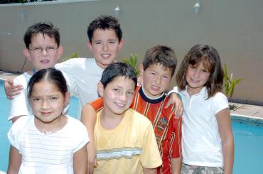 19062006 
Luisa María Félix, Andrés Alejandro León, Juan Gustavo León, Diego Borrego y Beatriz García junto a Julián Núñez.