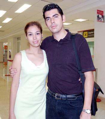 20062006 
Abraham Silva viajò a Hermosillo, lo despidiò Verònica Martìnez.