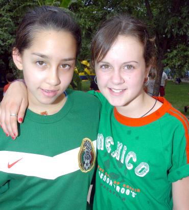 21062006 
Melisa Nogueira y Tite Estrada.