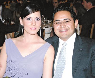 21062006 
Cecy Hinojosa y Eleno García.