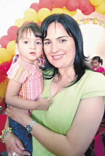 23062006  
Isabel Fernanda de Lara Nava y Ana Nava de Fernández.