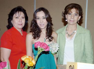 24062006 
Karla Belmonte Mendoza contraerá nupcias en breve, por lo que le fue organizada una fiesta de despedida.