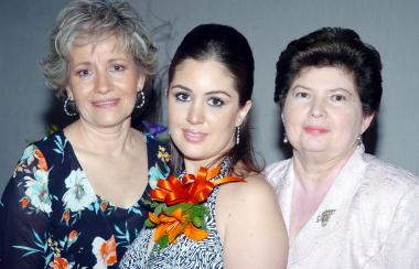25062006 
Ana Luisa Valencia de González y María del Socorro Mejía de Pérez le organizaron una fiesta de despedida a Alejandra González Valencia.