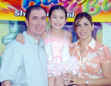 25062006 
Bárbara del Río Díaz junto a sus papás, Jaime Rocío del Río el día que celebró su  cumpleaños.