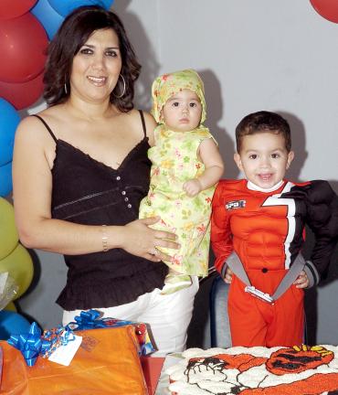 25062006 
Diego Hernández Borges el día que celebró junto a su familia su cumpleaños.