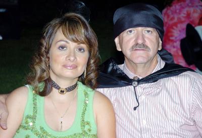 25062006 
Lupita de Goytortua y Manuel Goytortu.