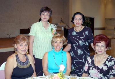 25062006 
Anabel junto a Chelo Gutiérrez de Río, Paty Gutiérrez y Mery Jaik, acompañado a la futura mamá.