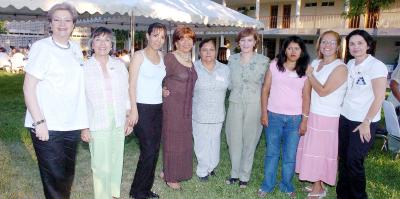 25062006 
Blanca, Carmen, Elizabeth, Chepis, Isabel, Chayito, Caro, Blanca y Vivi.