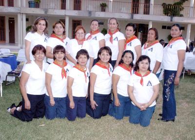 25062006 
Silvia, Jesu, Marielena, Lety, Toye, Marcela, Vicky, Maye, Lupita, Lulú, Julieta y Mary.