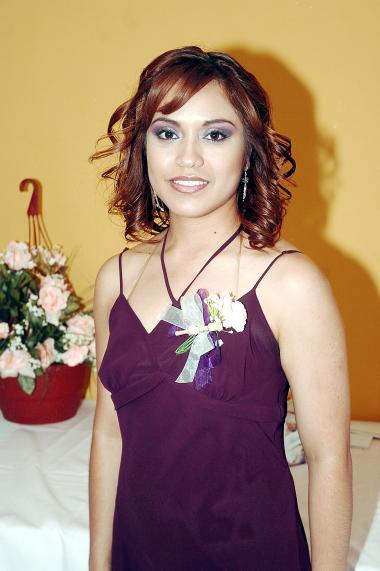 27062006 
Por su cercano matrimonio, Mónica Gutiérrez Medina disfrutó de una fiesta de despedida.
