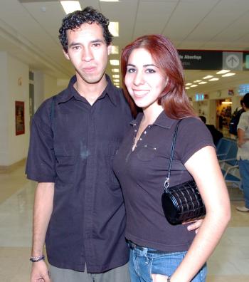 27062006 
Arlette Ríos y Saúl San Juan viajaron con destino a Cancún.