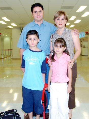 27062006 
La familia Díaz de León González viajó a San José del Cabo.
