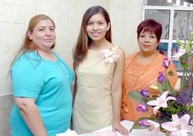 29062006 
Lizeth Delgado Carrillo en la última despedida que le organizaron.