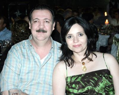 30062006 
Constantino Papadópulos y Marisol Corona de Papadópulos.