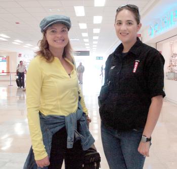 30062006 
La actriz Yolanda Ventura regresó a la Ciudad de México, la despidió Liliana López.