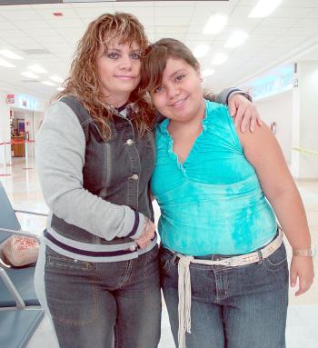 30062006 
Verónica Zúñiga y Verónica Valdez viajaron a Veracruz.