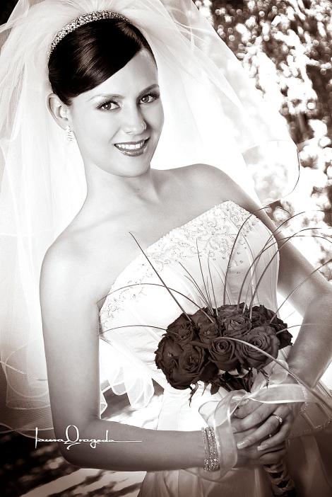 Lic. Diana Ruth Ortiz, el día de su enlace matrimonial con el Lic. Mario Alberto Juárez Castillejos .

Estudio: Laura Grageda.