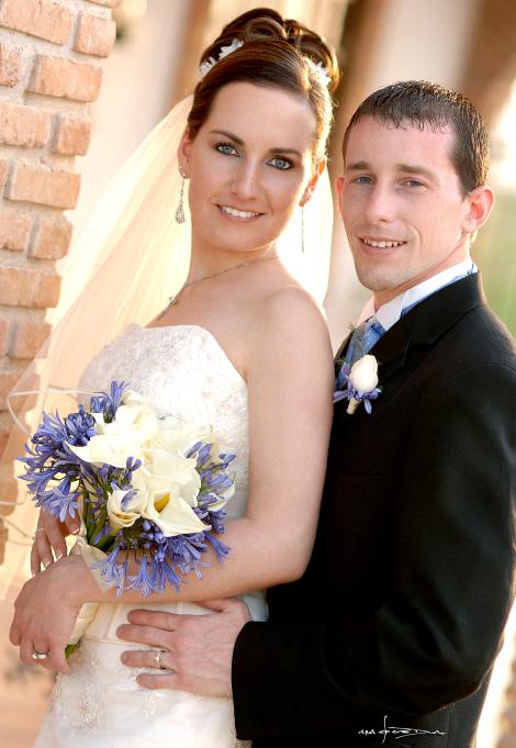 Sr. James Patrick Callahan y Srita. Diana G. Chapoy Martínez recibieron la bendición nupcial en la parroquia de San Pedro Apóstol, el pasado seis de mayo.

Estudio: Maqueda.