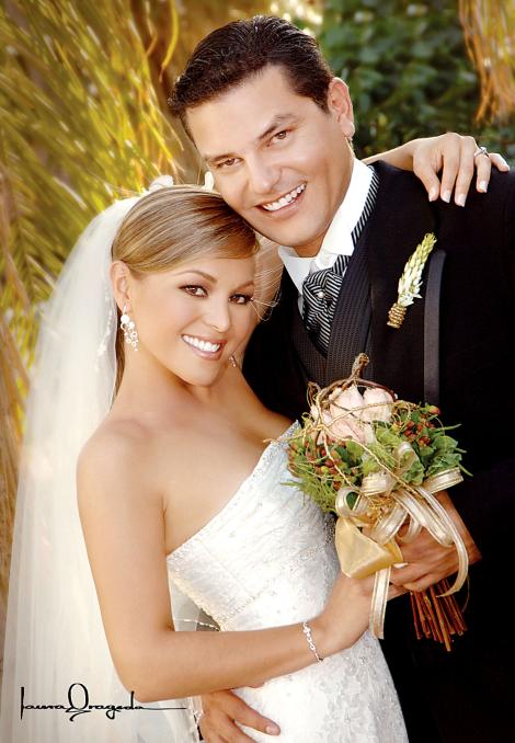 Sr. Jorge Luis Puentes Macías y Srita. Jéssica Rodríguez Murillo contrajeron matrimonio en la parroquia de San Pedro Apóstol, el pasado cinco de mayo.


Estudio: Laura Grageda.