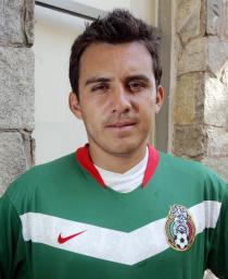 23. Luis Ernesto Pérez Gómez.

Edad: 25 años.
Nacimiento: 12/ene/1981 en México, D.F.

Estatura y peso: 1.68 mts/ 64 kgs.
Fecha de debut con el Tri:17/nov/1998.