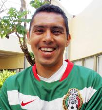 11. Ramón Morales Higuera.
Edad: 30 años.
Nacimiento: 10/oct/1975 en La Piedad, Michoacán.
Estatura y peso: 1.68 mts/ 67kgs.
Fecha de debut con el tri: 12/jul/2001.
