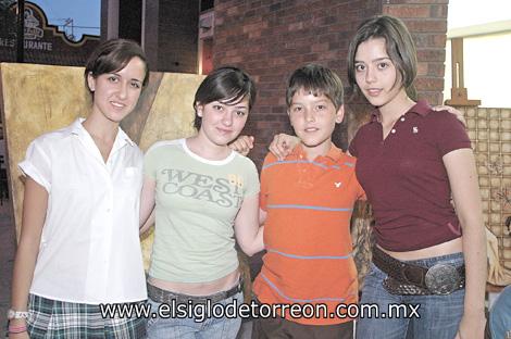 Sofía Quintanar, Lucía, Luis Alberto y Alejandra Ramos.