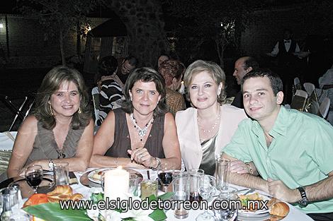 Paulina y Susana González, Sonia Kaim y Javier Letauf.
