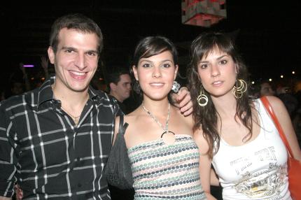 01072006 
Adrián Murra, Sofía Grageda y Rose Murra.
