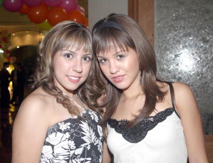 01072006 
Karen Livas y Pamela Gamboa.