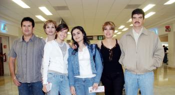 03072006 
Sayra Acevedo y Nasdrim Velásquez viajaron a Canadá, los despidió la familia Velásquez.