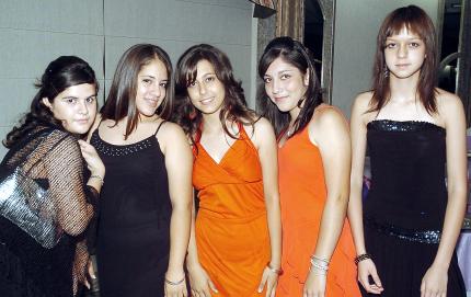 02072006 
Paloma González, Toñe Aguilera, Rebeca Batarse, Sofía Rojas y Lorena Trasfí