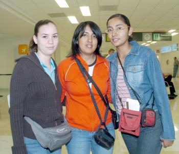 05072006
Diana Martínez, Diana Meza y Alfa Sánchez viajaron a París.