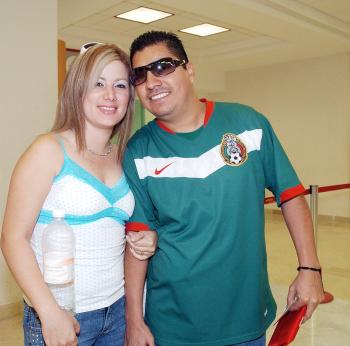 05072006 
Luz Mercedes Favela y Juan Carlos Ramos viajaron a Culiacán.