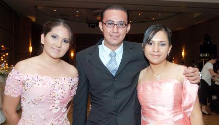 04072006 
Priscila Irigoyen Pons, Ana Laura Chávez y Daniel Hernández.