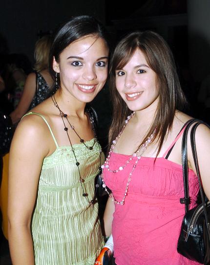04072006 
Tere y July Espinoza.
