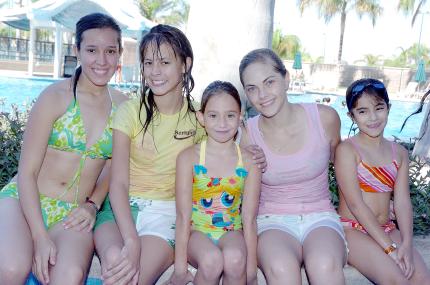 06072006 
Mariana Moreno, Elva Rodríguez,Fiona Tomassi, Lety Núñez y Ana Sofía Reyna.