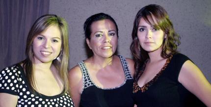 07072006 
Diana Contreras, Brenda Luna Arroyo y Shelssy Armendáriz.