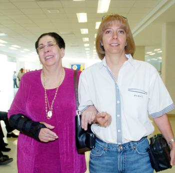 08072006 
Mavisa y Beatriz Garza viajaron a Los Mochis.