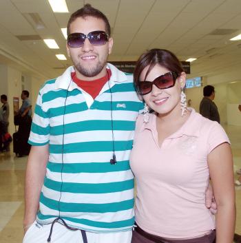 09072006
Cecilia Mijares y Sergio Muleiro viajaron a la Ciudad de México.