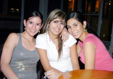 09072006 
Estefanía, Mariana y Mary Carmen.