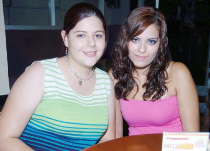 09072006 
Mary Tere Jardón y Vanesa Olivas.