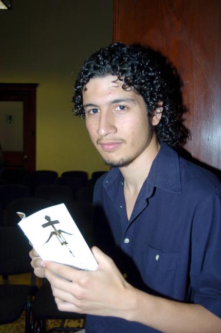 09072006 
Miguel Gaona, autor del libro Raíces de Sangre y Oro.
