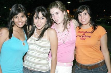 09072006 
Pau Contreras, Laura Luna, Ale Hernández y Diana Luna.
